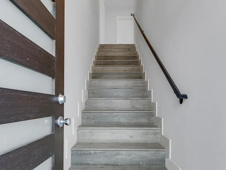 816 N Harvard Blvd — Photo 12