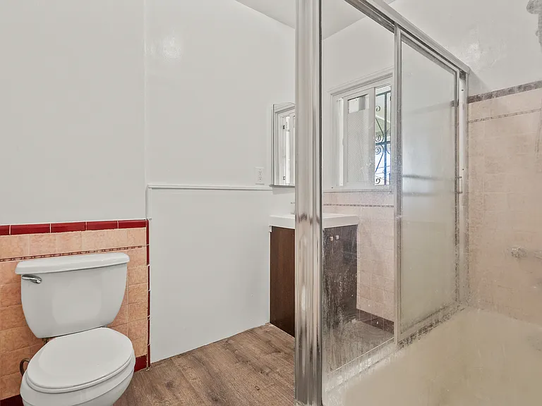 1322 S Van Ness Ave #4 — Photo 12