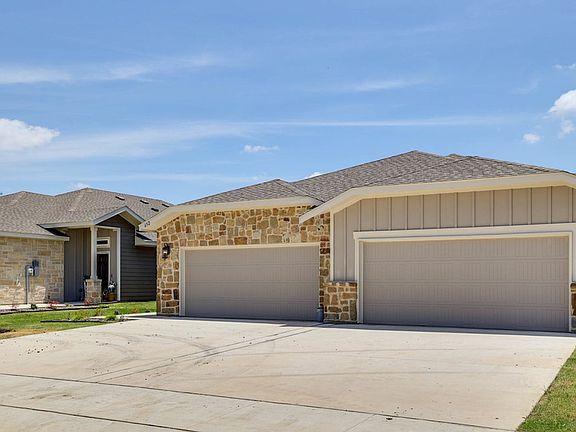 2nd image of 652 Blackland Dr