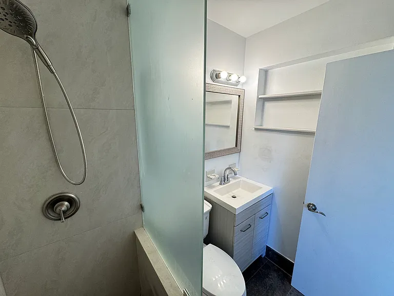 101 SE 14th Pl — Photo 4