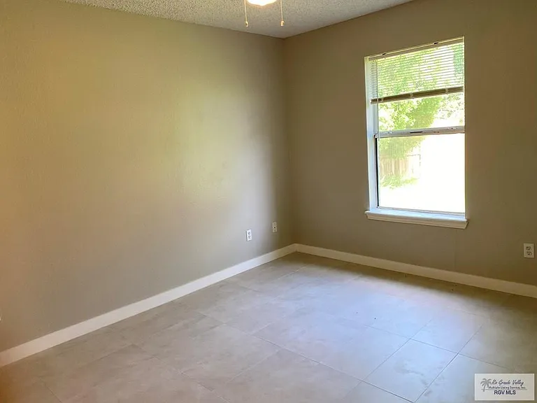 2098 El Paraiso — Photo 12
