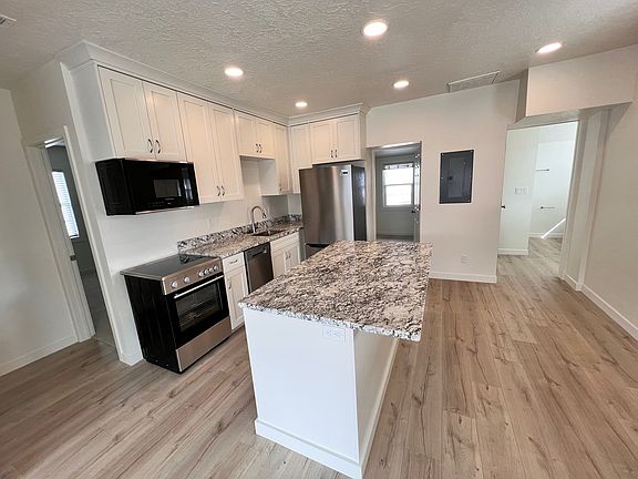 3rd image of 1091 S Lake St #B