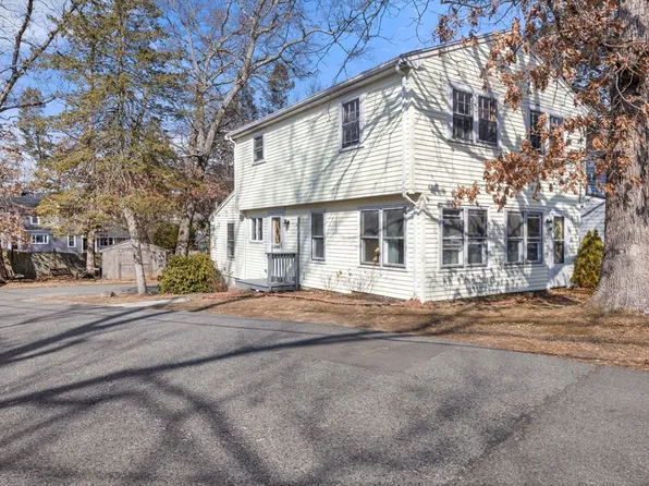 107 Pond St, Rockland, MA 02370