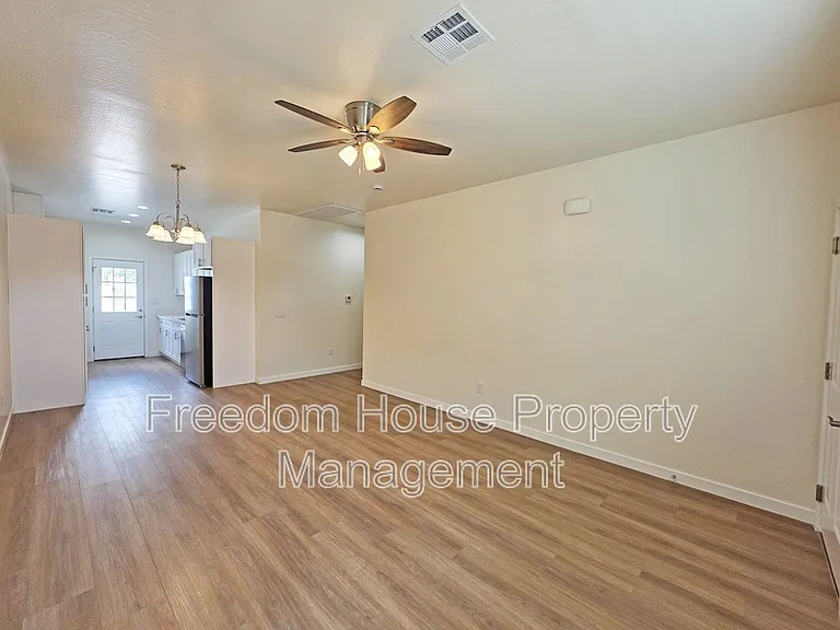 1701 Sycamore Ave #A — Photo 9