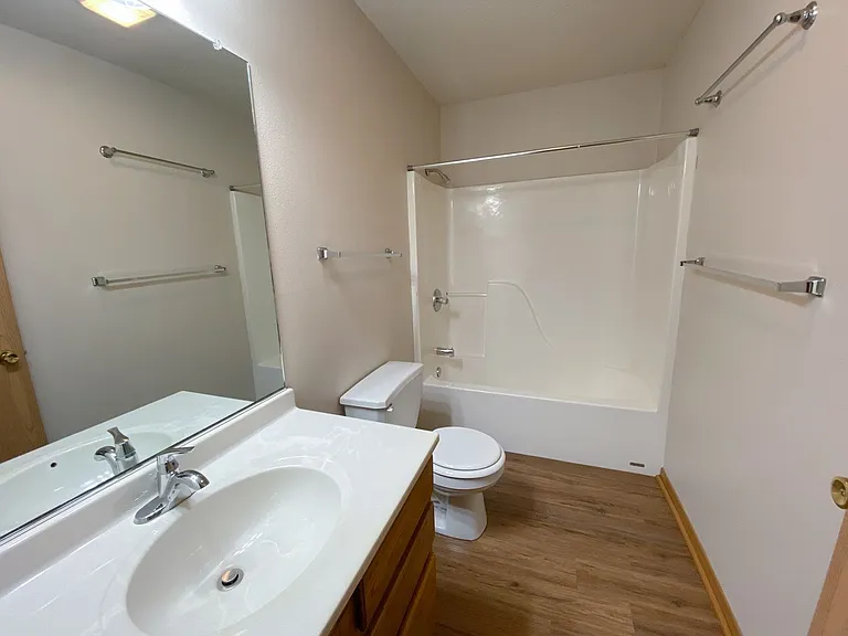 Dickinson Apartments — Photo 11