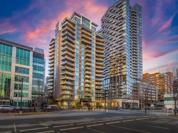 530 S 12th Ave SW #303, Calgary, AB T2R 0B1