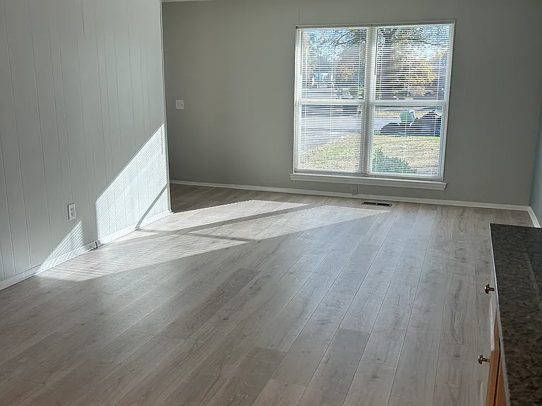 33 Phillips Dr #B — Photo 2