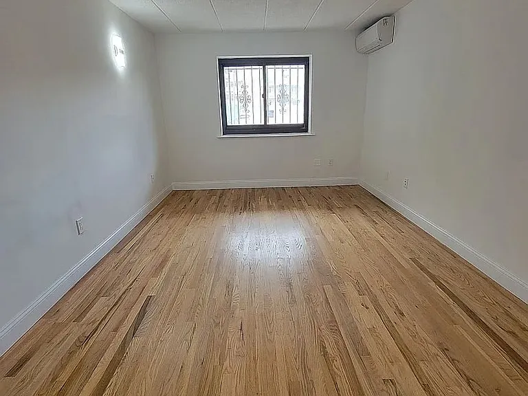 14351 Roosevelt Ave #12E — Photo 8