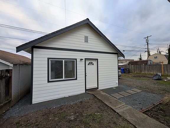 2nd image of 1705 Lombard Ave #1707