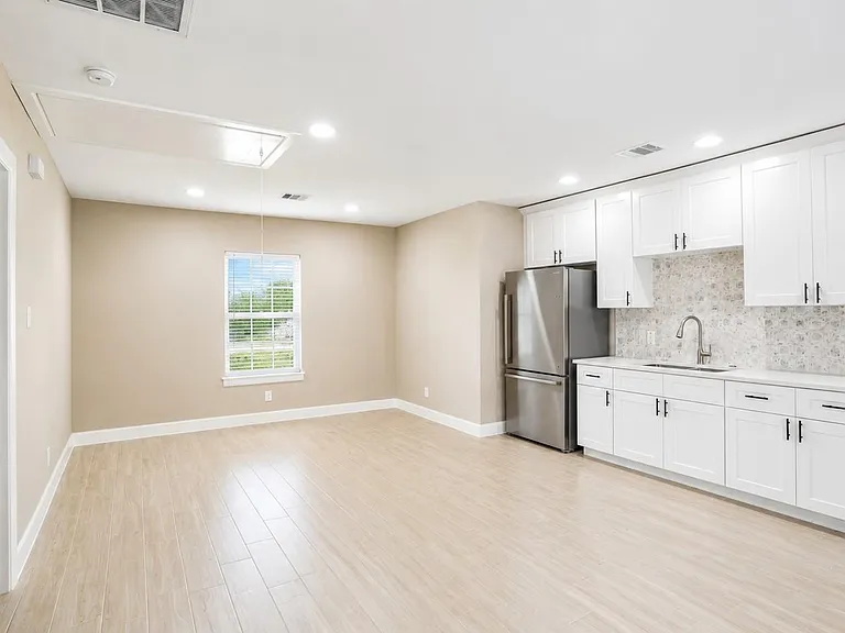 1206B Pinewood Ln — Photo 8
