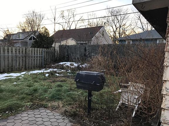 2nd image of 2710 Thayer Dr