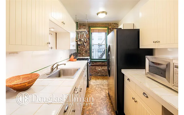 Rented by Douglas Elliman | media 37