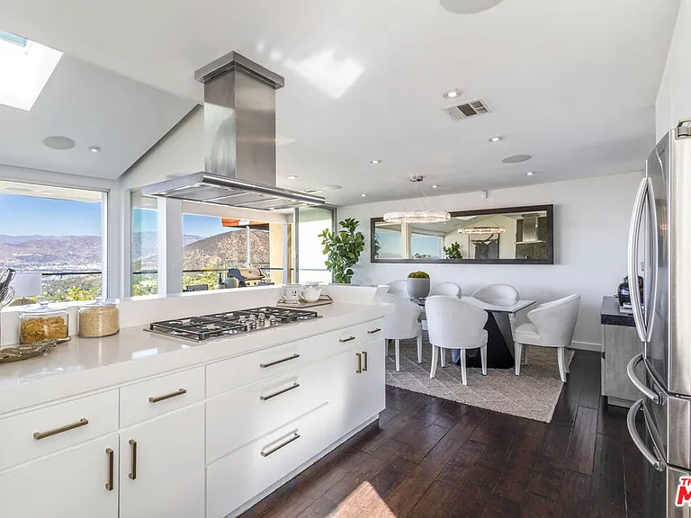 7177 Pacific View Dr — Photo 9
