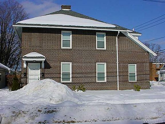 2nd image of 70 Pine St