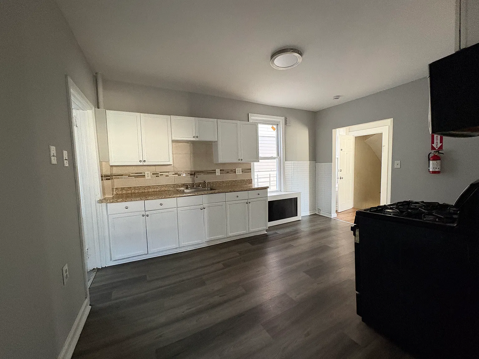 4 bed, 1295 sqft, $2,795 — Photo 4