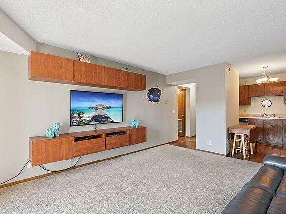 2nd image of 26 10th St W Unit 1005