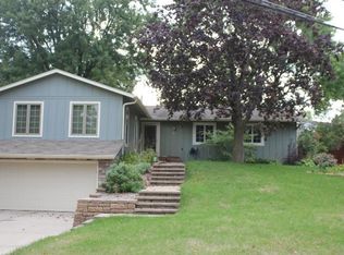 8 Battle Creek Rd, Saint Paul, MN 55119