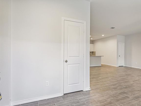 4th image of 3226 Shortgrass Ln