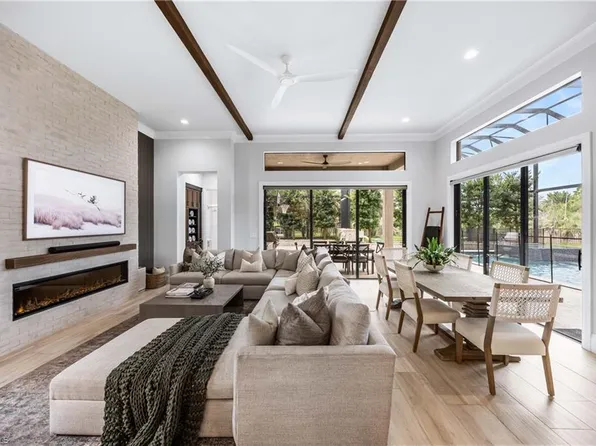 2941 Azure Bay CT, NAPLES, FL 34119