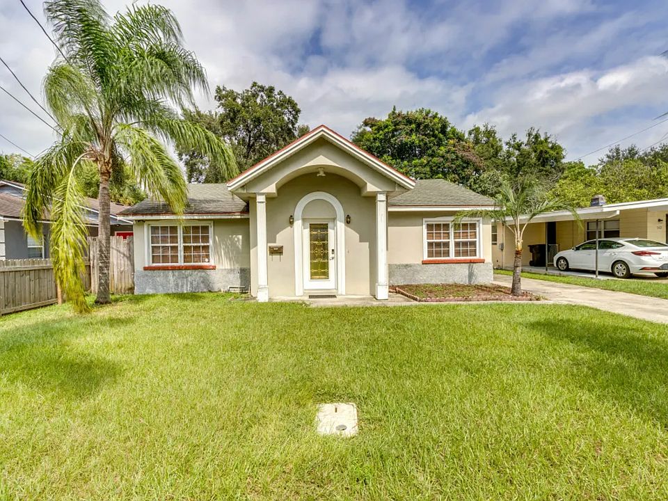 Fully furniture 3/2 Single family home in SODO. Walking distance to shopping and hospitals.