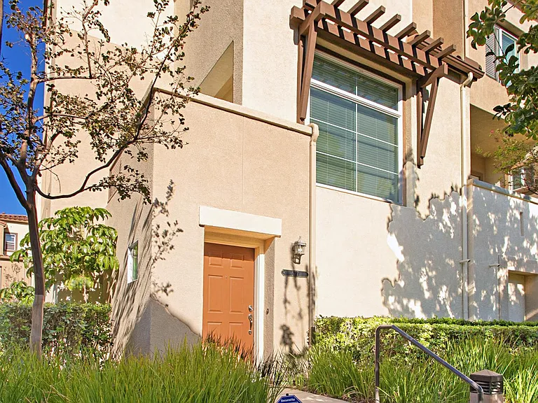 577 Almond Rd — Photo 4