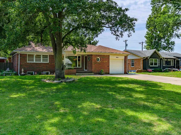 909 Skyview Dr, El Dorado, KS 67042