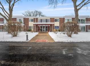 127 N Wolf Rd APT 60A, Wheeling, IL 60090