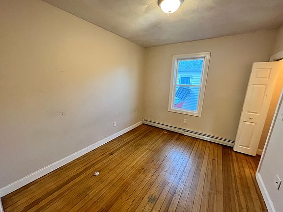 4th image of 142 Donelson St Floor 1