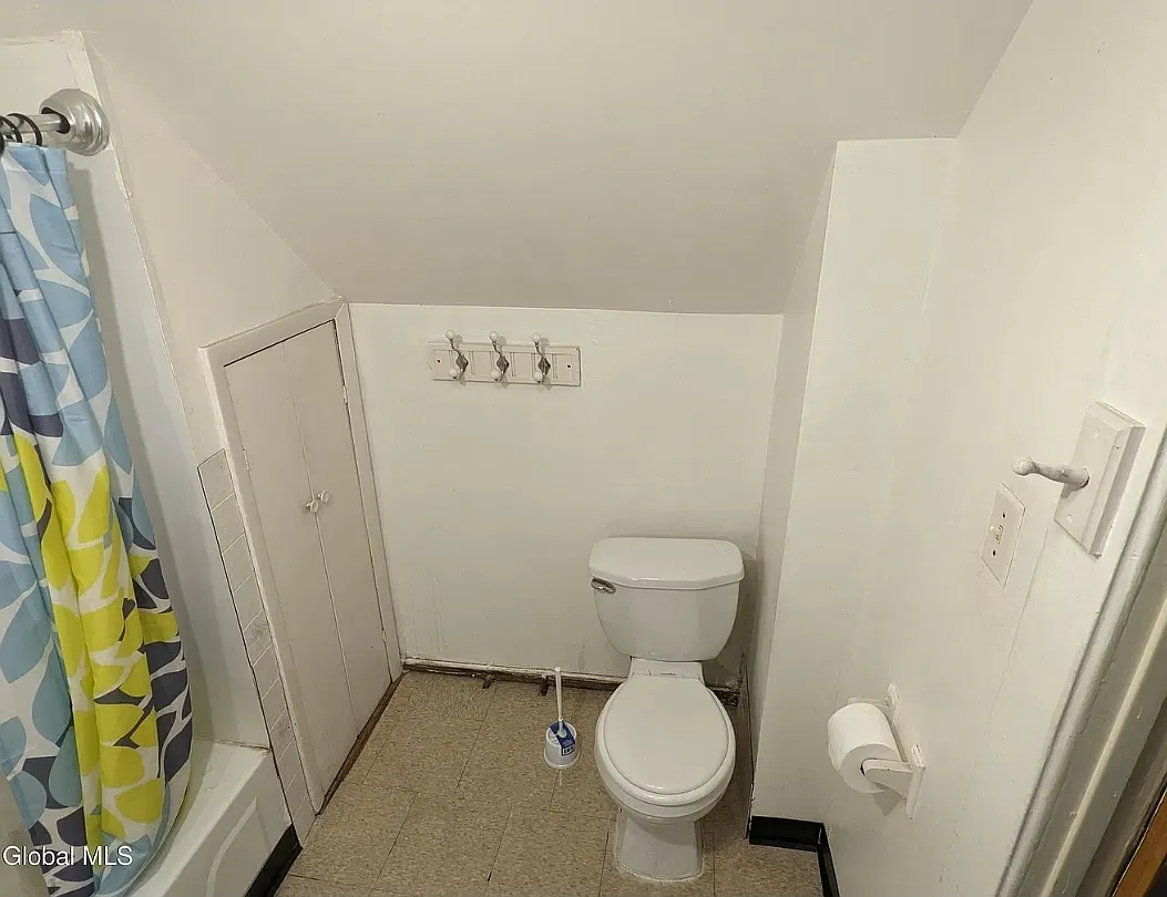 2 bed, $1,300 — Photo 3