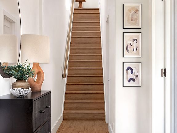 Ground Floor Townhome - Foyer