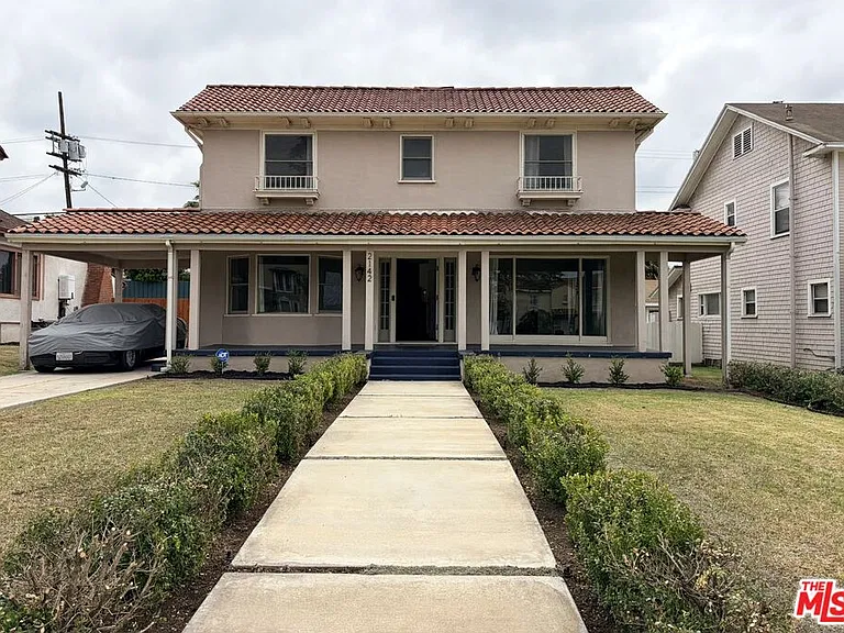 2142 S Victoria Ave — Photo 1