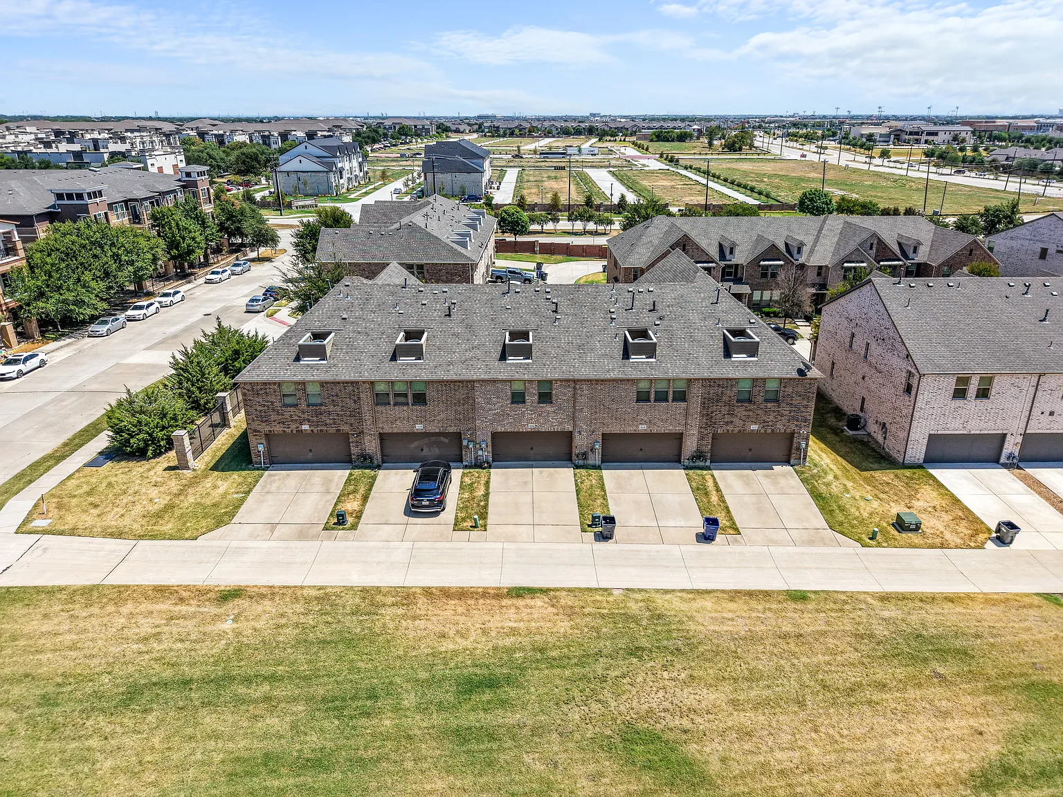 2 bed, 2.5 bath, 1520 sqft, $2,300 — Photo 3