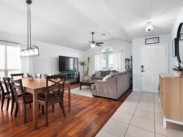 2206 Eden Green Dr, Arlington, TX 76001