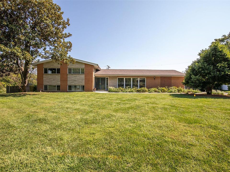 1st image of 11 Country Fair Ln