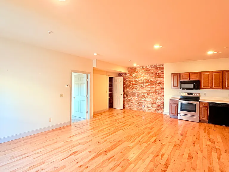 191 College St #307 — Photo 8