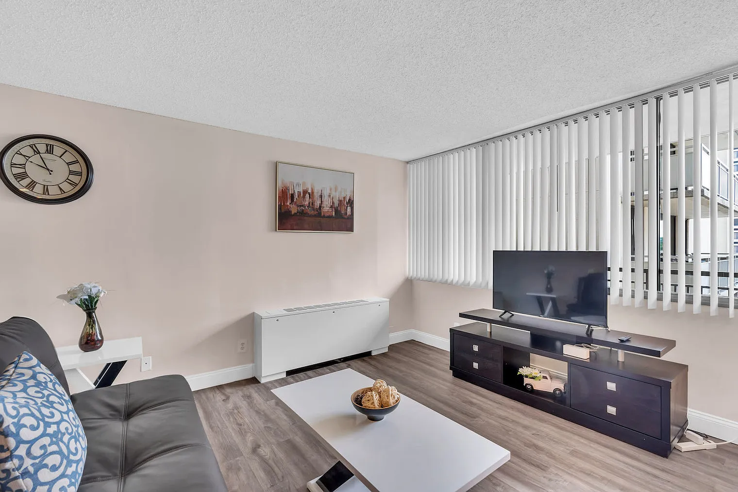 2 bed, 2.0 bath, 1097 sqft, $7,822 — Photo 2