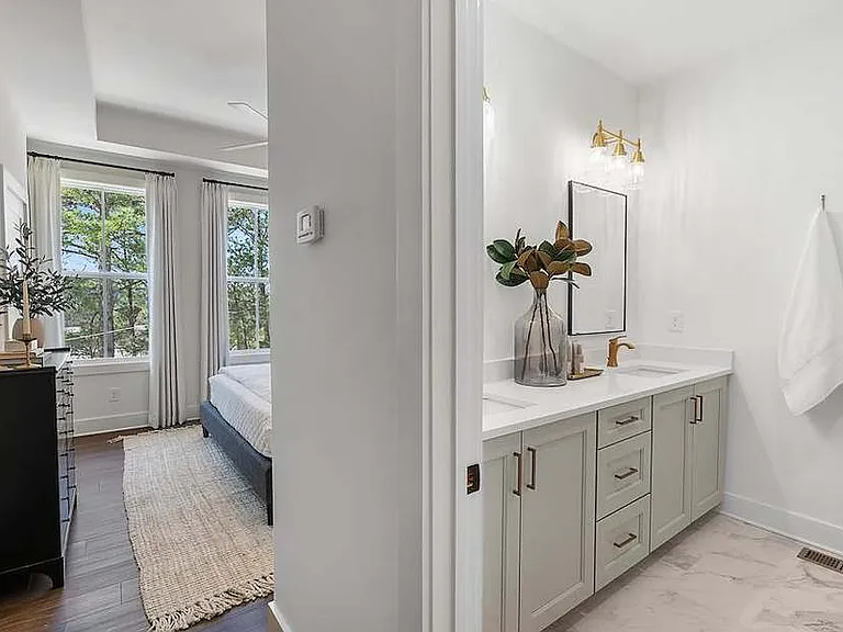 3rd Floor Master Bathroom