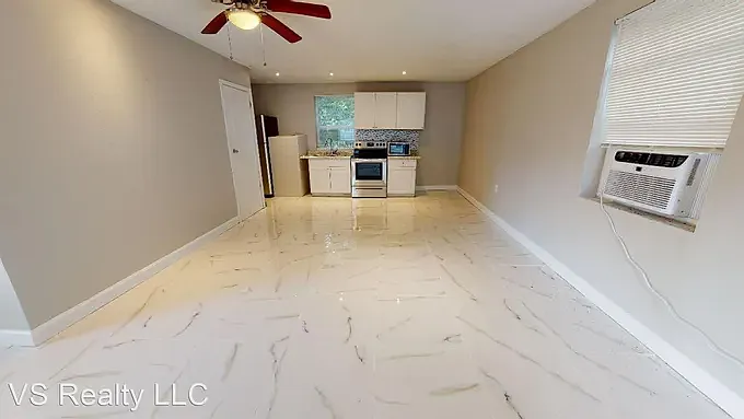 1374 Agnes St — Photo 8
