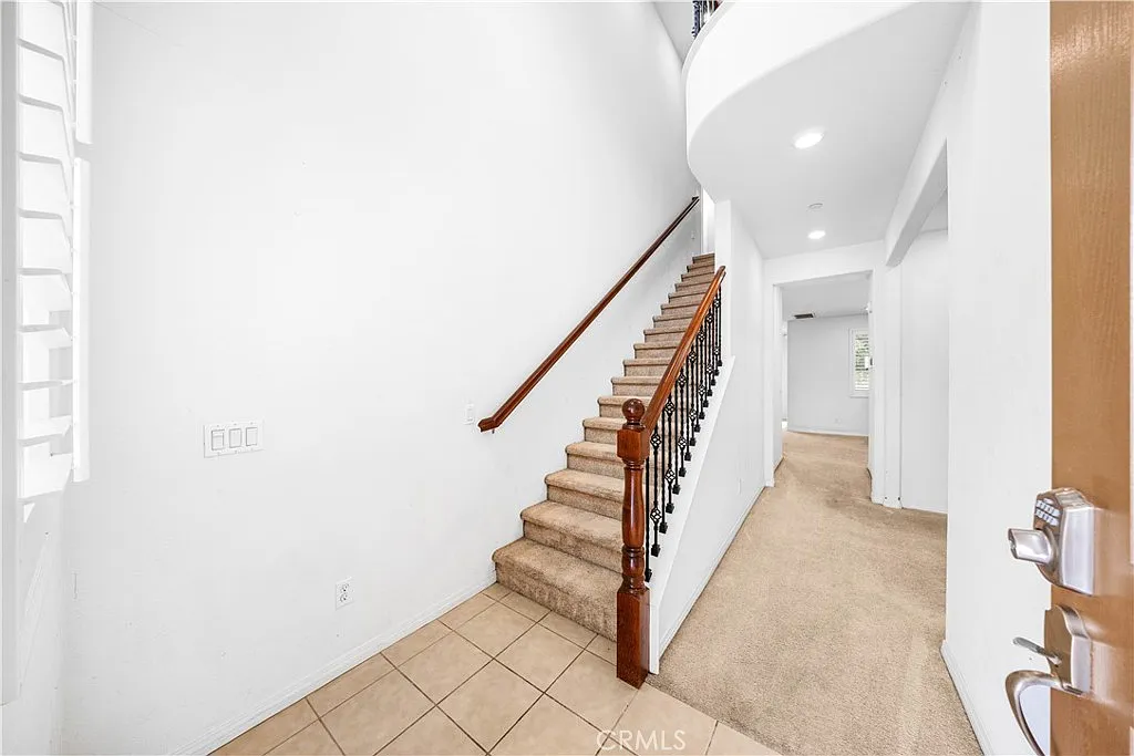 4 bed, 3.5 bath, 2684 sqft, $3,600 — Photo 3