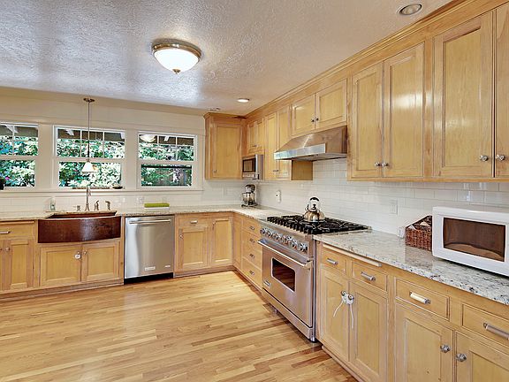 4th image of 4939 127th Pl SE