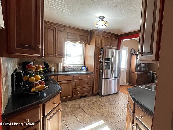 3rd image of 10712 Allen Dr