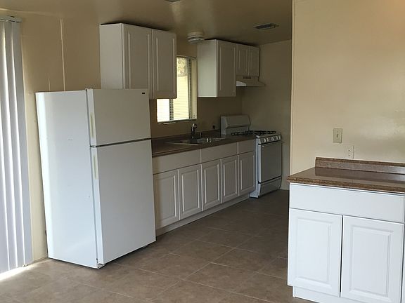 Large eat-in kitchen