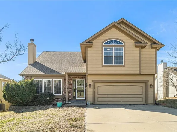 206 Porter Dr, Smithville, MO 64089