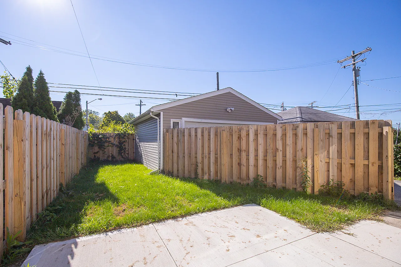 3 bed, 1.5 bath, 2103 sqft, $1,950 — Photo 4