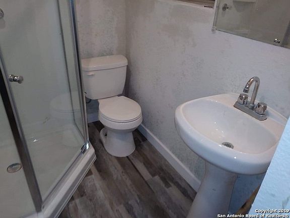 4th image of 1015 W Mistletoe Ave #3