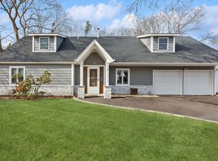 20 Hackberry Ln, Holbrook, NY 11741