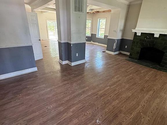 3rd image of 3219 Carlisle Ave
