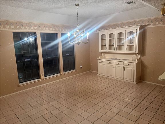 3rd image of 836 Lombardy Ct