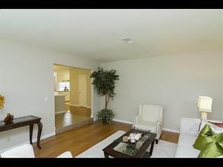 4th image of 944 Lanewood Dr