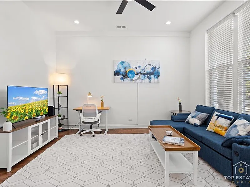 2 bed, $4,000 — Photo 2